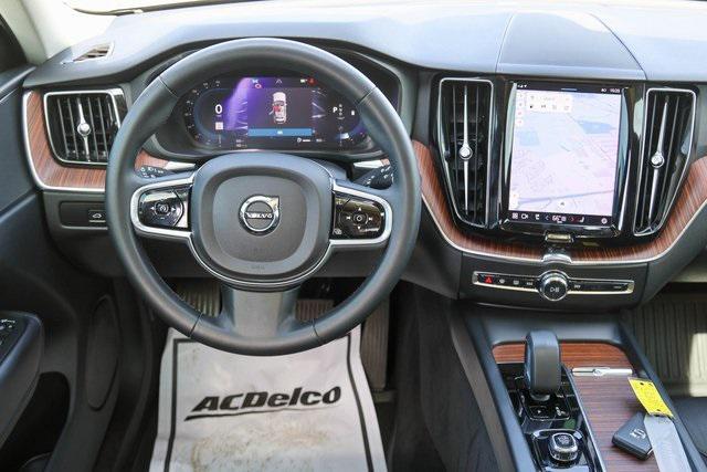 Photo of 2023 Crystal White Metallic Volvo XC60