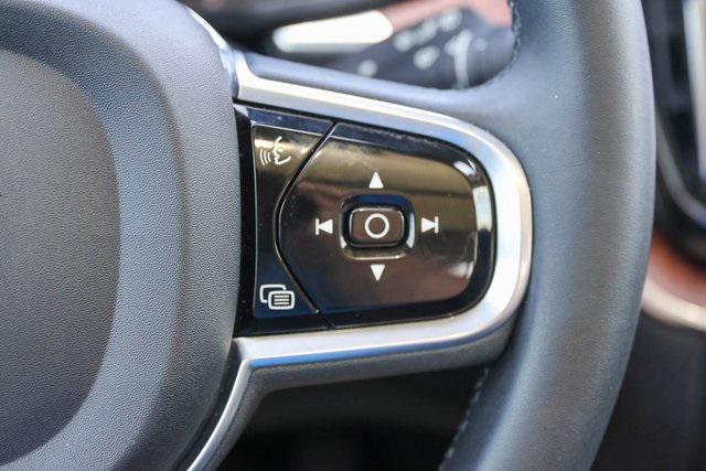 Photo of 2023 Crystal White Metallic Volvo XC60