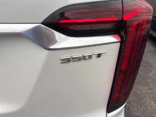 Photo of 2023 Crystal White Tricoat Cadillac XT6