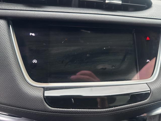 Photo of 2023 Crystal White Tricoat Cadillac XT6