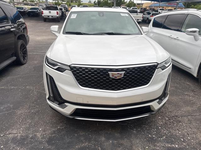 Photo of 2023 Crystal White Tricoat Cadillac XT6