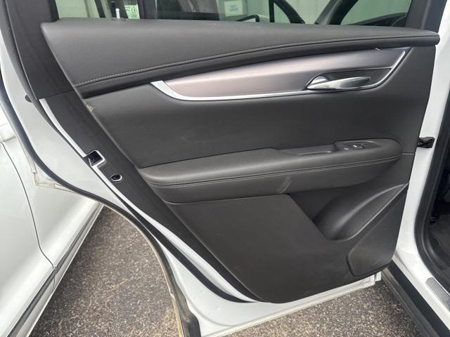 Photo of 2023 Crystal White Tricoat Cadillac XT6