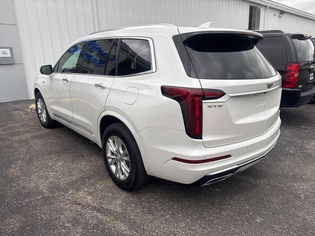 Photo of 2023 Crystal White Tricoat Cadillac XT6