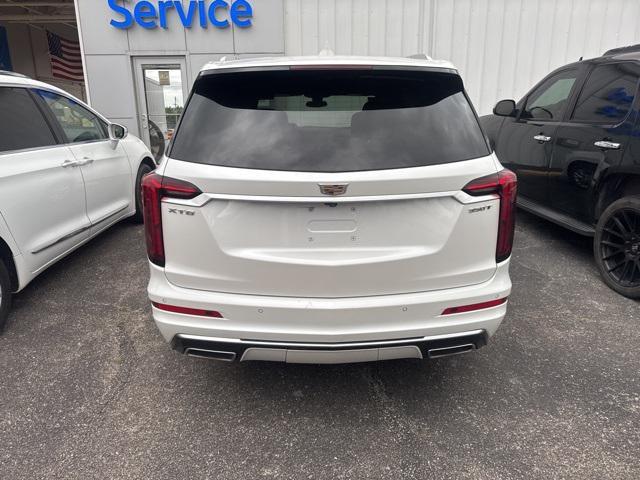 Photo of 2023 Crystal White Tricoat Cadillac XT6