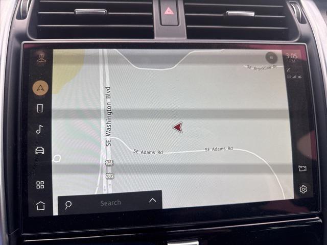 Photo of 2022 White Land Rover Discovery