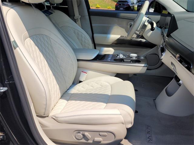 Photo of 2024 Vik Black Genesis GV60