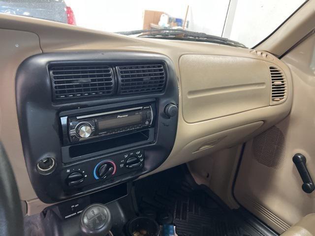 Photo of 2004 Arizona Beige Clearcoat Metallic Ford Ranger