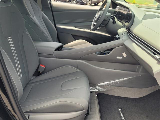 Photo of 2025 Black Hyundai ELANTRA HEV