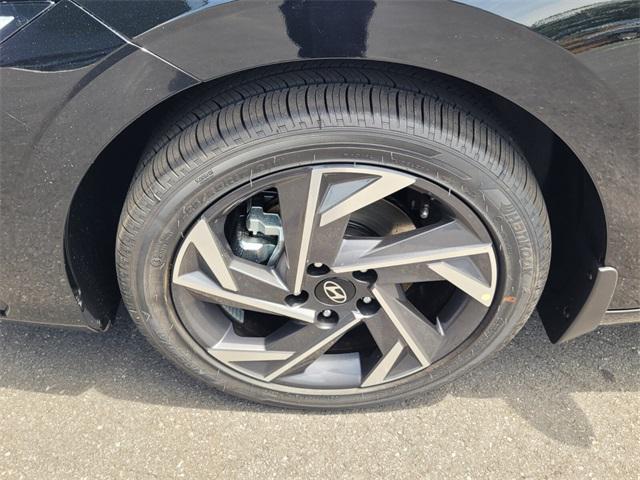 Photo of 2025 Black Hyundai ELANTRA HEV