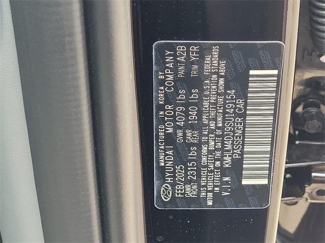 Photo of 2025 Black Hyundai ELANTRA HEV