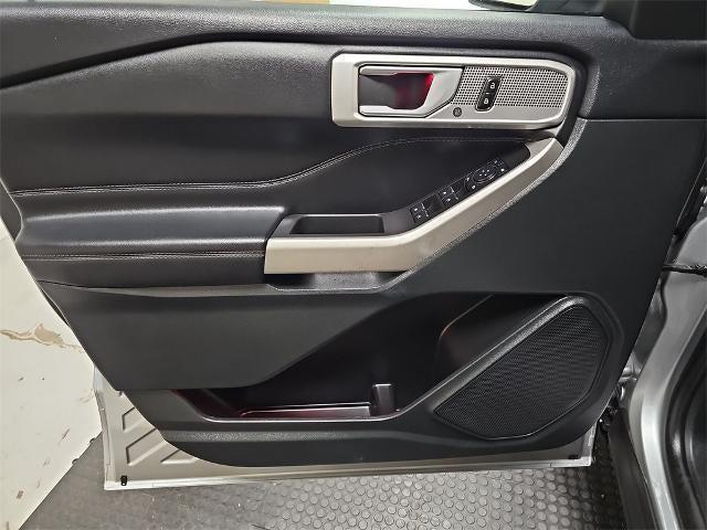 Photo of 2023 Silver Ford Explorer