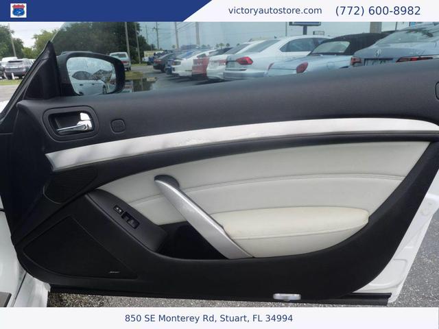 Photo of 2009 Moonlight White INFINITI G37