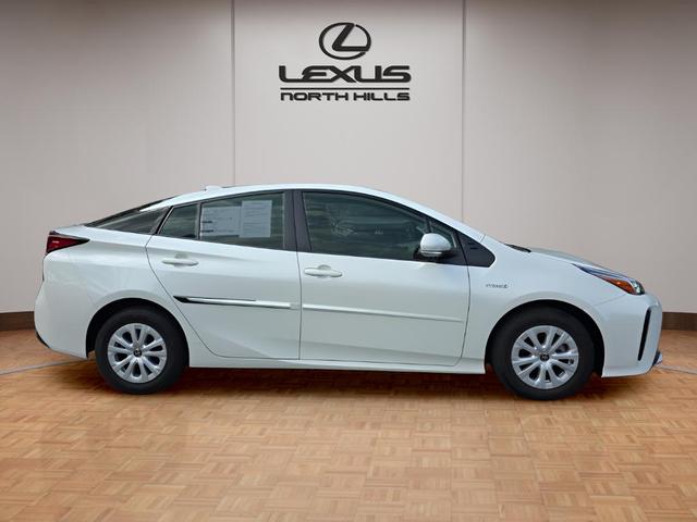 Photo of 2020 Blizzard Pearl Toyota Prius