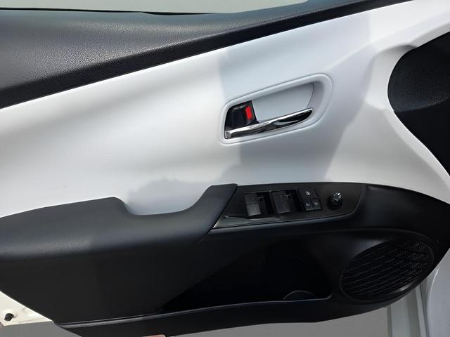 Photo of 2020 Blizzard Pearl Toyota Prius