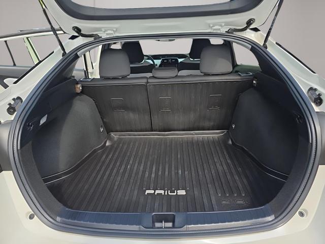 Photo of 2020 Blizzard Pearl Toyota Prius