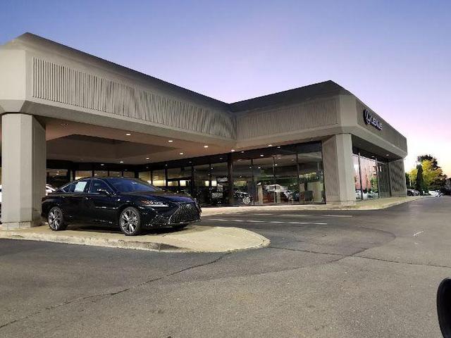 Photo of 2023 Eminent White Pearl Lexus LS 500h