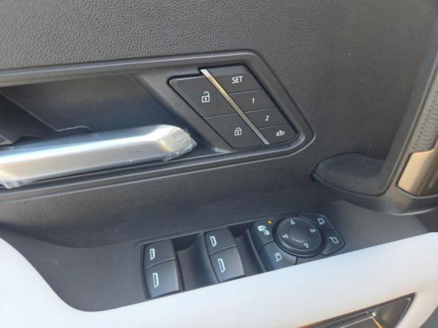 Photo of 2025 Interstellar White GMC HUMMER EV SUV