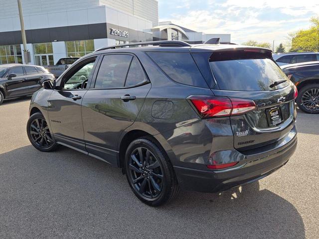 Photo of 2022 Iron Gray Metallic Chevrolet Equinox