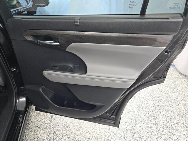 Photo of 2022 Black Toyota Highlander
