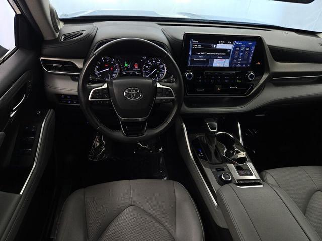 Photo of 2022 Black Toyota Highlander