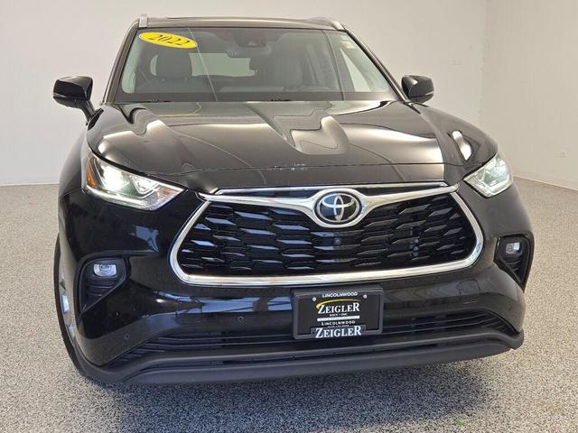 Photo of 2022 Black Toyota Highlander