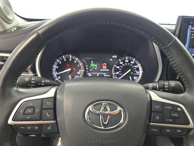 Photo of 2022 Black Toyota Highlander