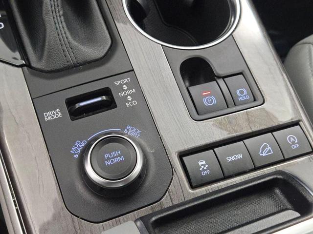 Photo of 2022 Black Toyota Highlander