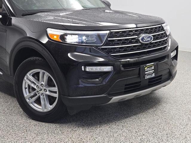 Photo of 2023 Black Metallic Ford Explorer
