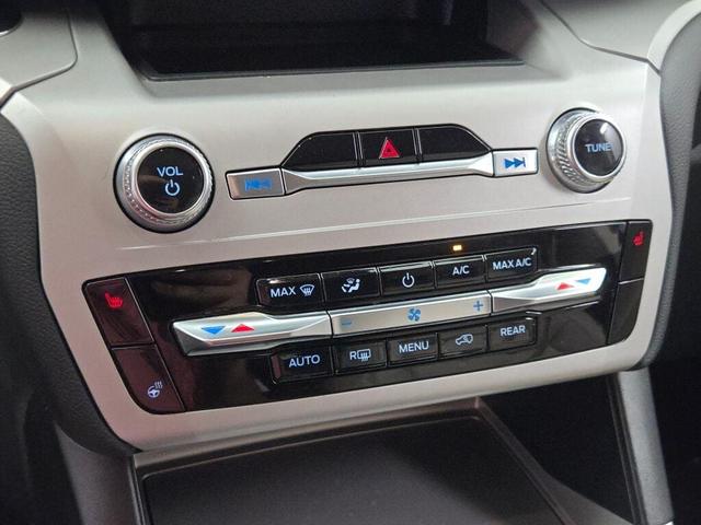 Photo of 2023 Black Metallic Ford Explorer