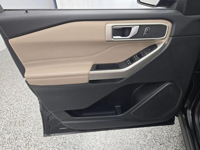 Photo of 2023 Black Metallic Ford Explorer
