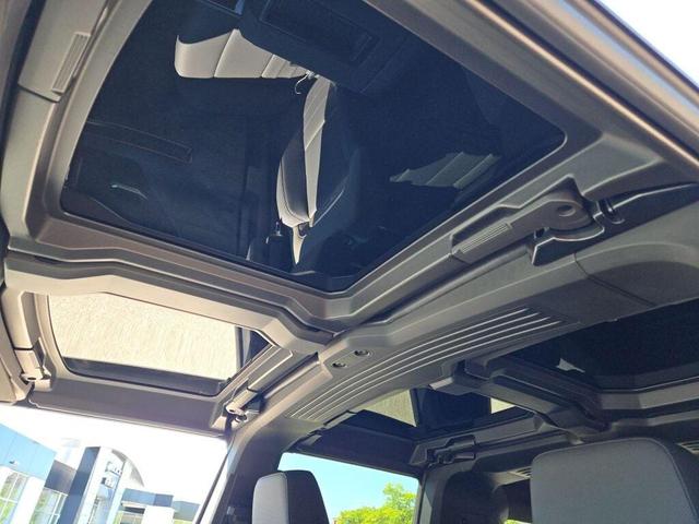 Photo of 2025 Interstellar White GMC HUMMER EV SUV