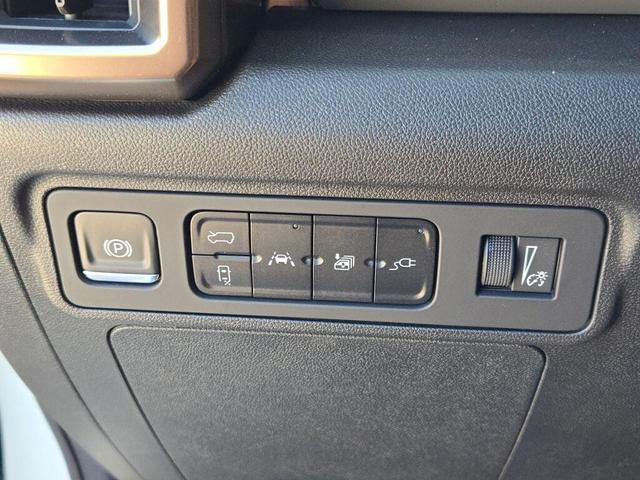 Photo of 2025 Interstellar White GMC HUMMER EV SUV