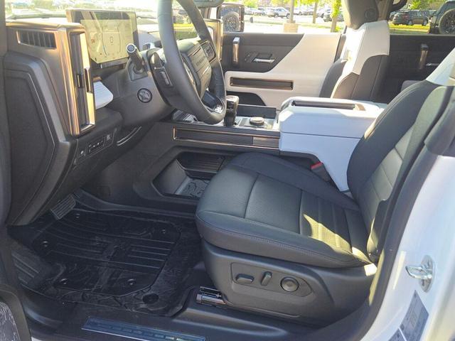 Photo of 2025 Interstellar White GMC HUMMER EV Pickup