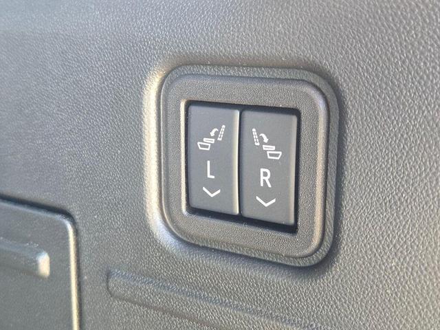 Photo of 2025 Interstellar White GMC HUMMER EV Pickup