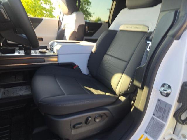 Photo of 2025 Interstellar White GMC HUMMER EV Pickup