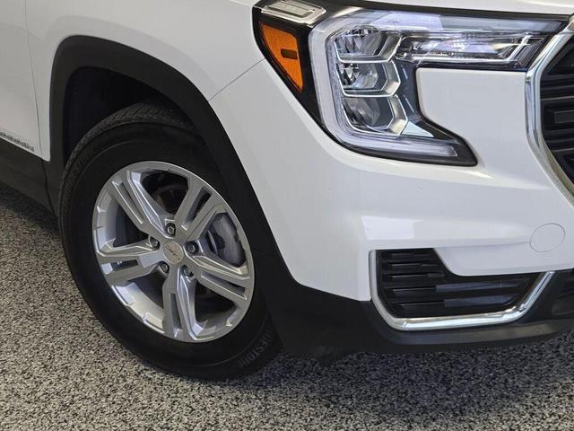 Photo of 2024 Summit White GMC Terrain