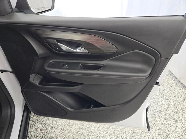 Photo of 2024 Summit White GMC Terrain