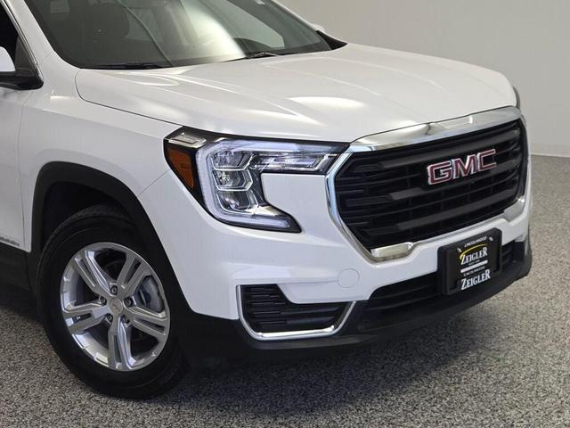 Photo of 2024 Summit White GMC Terrain