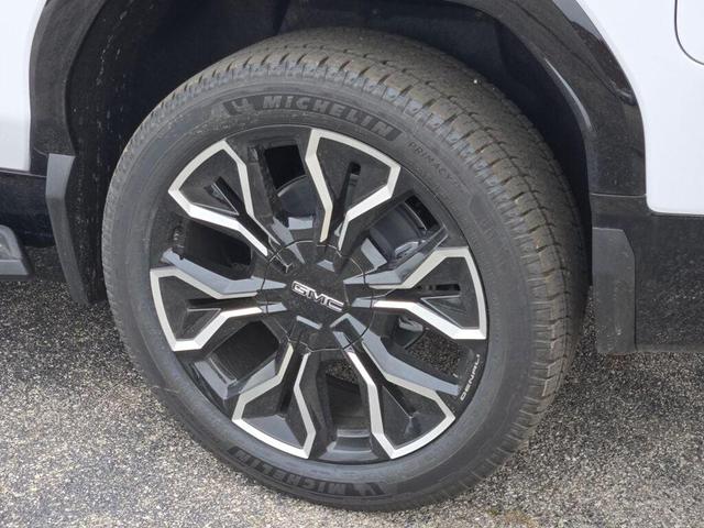 Photo of 2025 Summit White GMC Sierra EV