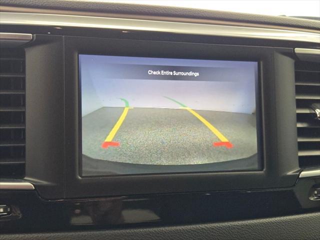Photo of 2023 Brilliant Black Crystal Pearlcoat Chrysler Voyager