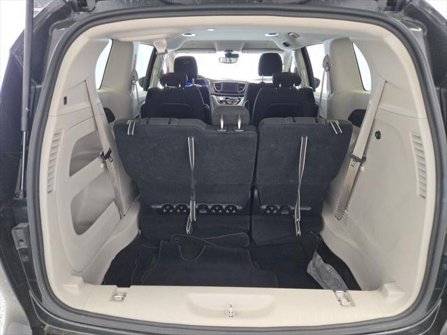 Photo of 2023 Brilliant Black Crystal Pearlcoat Chrysler Voyager
