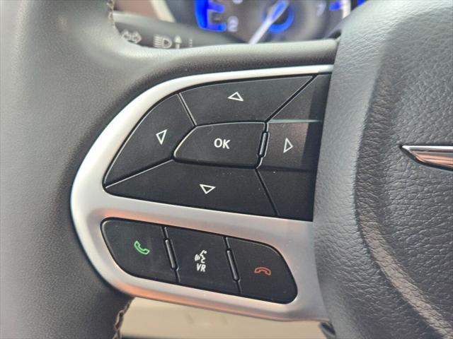 Photo of 2023 Brilliant Black Crystal Pearlcoat Chrysler Voyager
