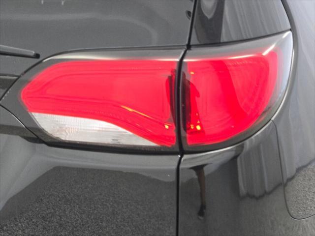Photo of 2023 Brilliant Black Crystal Pearlcoat Chrysler Voyager
