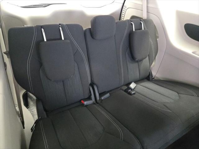 Photo of 2023 Brilliant Black Crystal Pearlcoat Chrysler Voyager