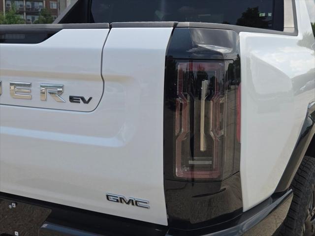 Photo of 2025 Interstellar White GMC HUMMER EV Pickup