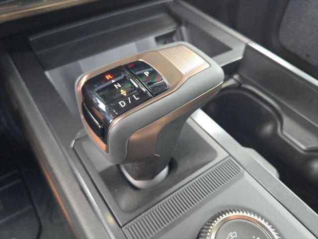 Photo of 2025 Interstellar White GMC HUMMER EV Pickup