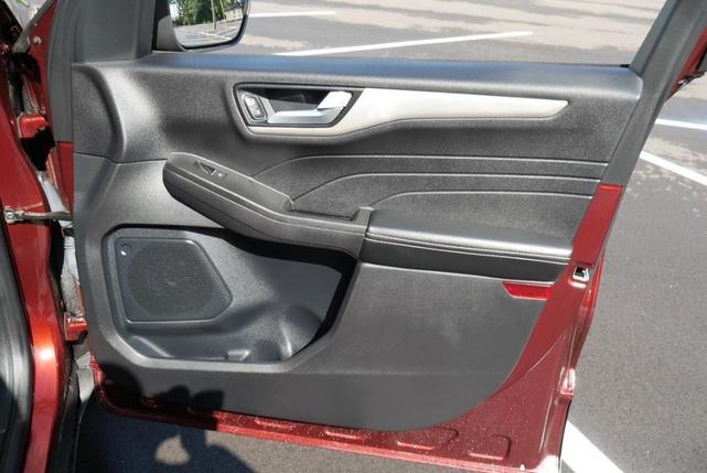 Photo of 2021 Bronze Ford Escape