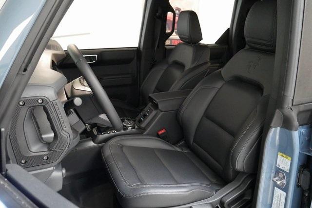 Photo of 2025 Azure Gray Metallic Ford Bronco