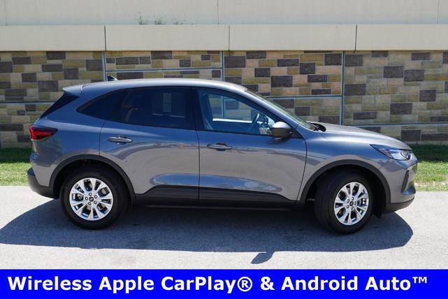 Photo of 2025 Carbonized Gray Metallic Ford Escape