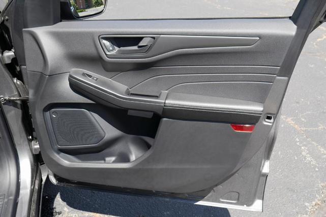 Photo of 2025 Carbonized Gray Metallic Ford Escape